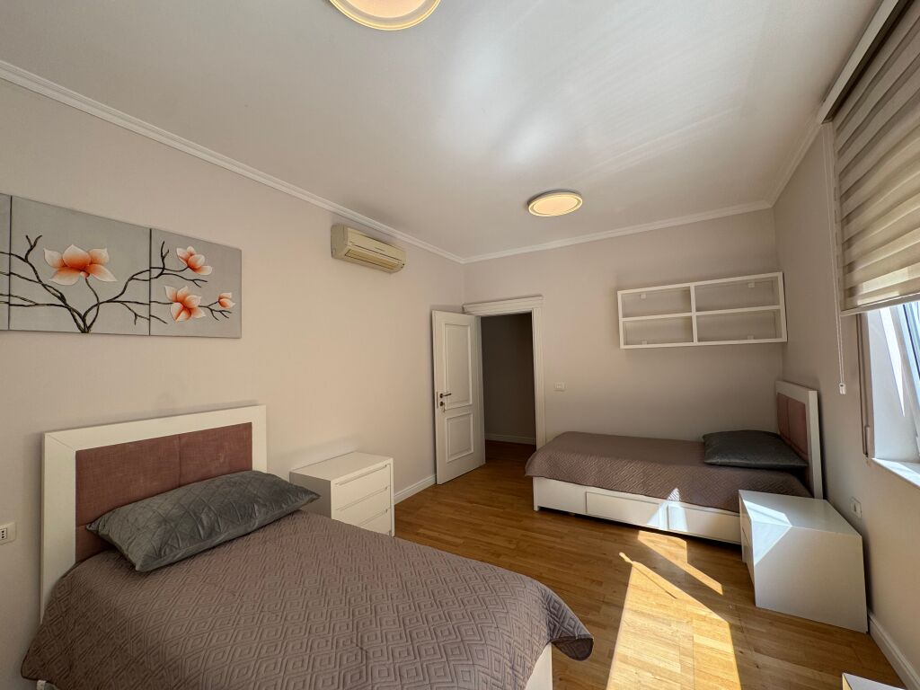 APPARTAMENTO 3+1+2 + BALCONE E POSTO AUTO IN VENDITA | ZOO DI TIRANA, VIA EDUARD MANO