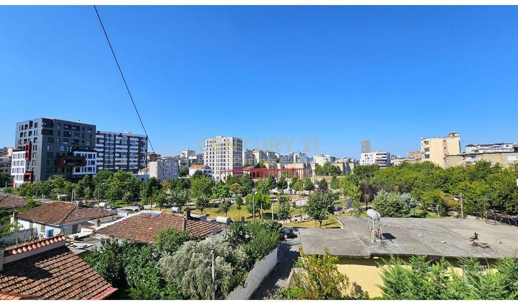 Appartamento 2+2 in Vendita a Ali Demi, Tirana