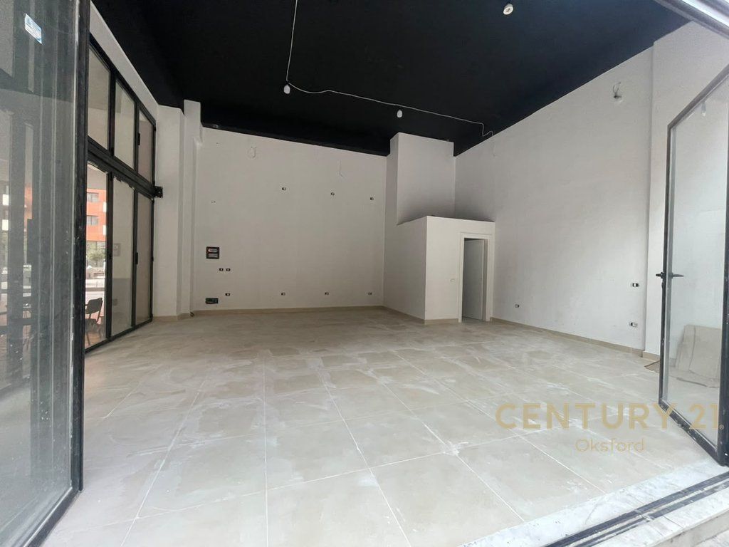 AMBIENTE COMMERCIALE IN AFFITTO A ASTIR