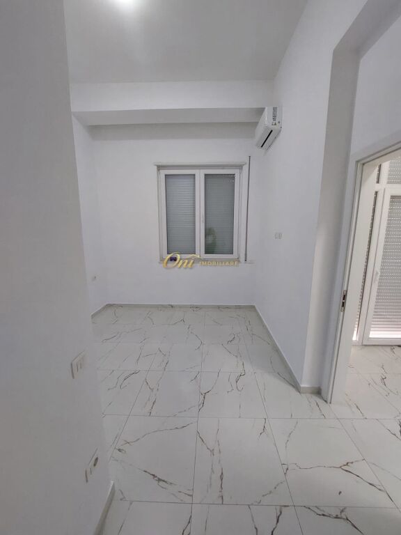 RRUGA E DURRESIT, LOCALE UFFICIO IN AFFITTO