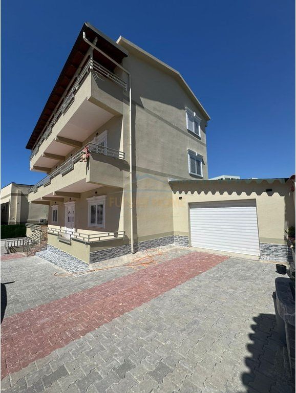 Shitet, Vilë 4-Kateshe, Porcelan, Tirane.