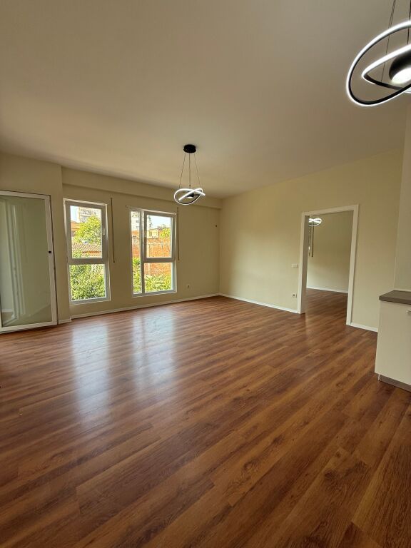 Apartament ne shitje 1+1,Shkolla e kuqe
