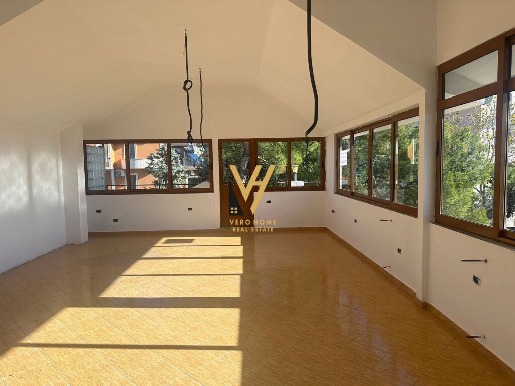 BUSINESS PREMISES 300 M2 FOR RENT IN DON BOSKO 200,000 LEKE