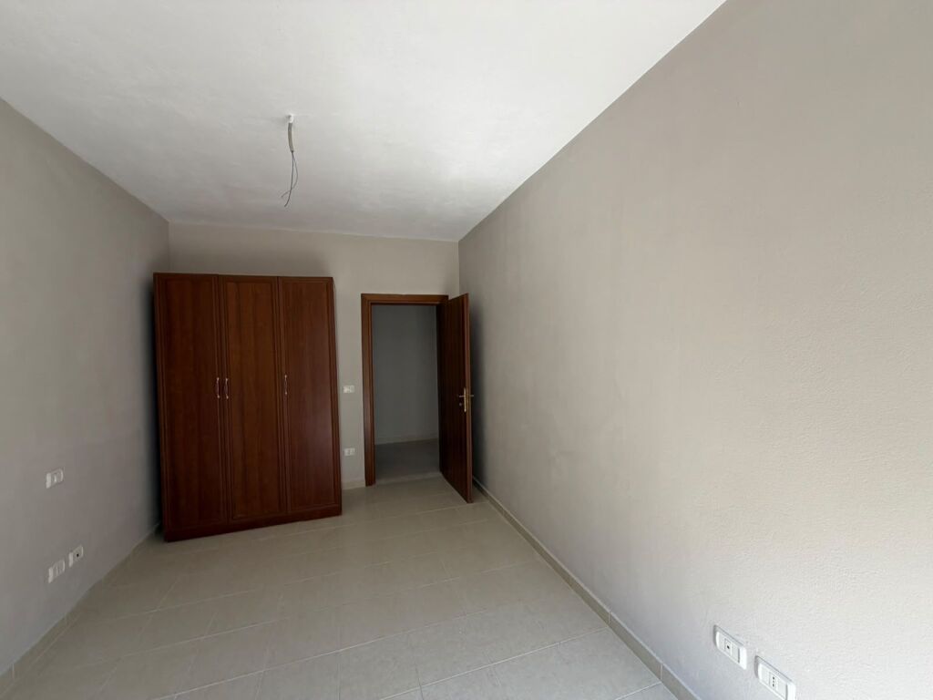 Shitet Apartament 1+1