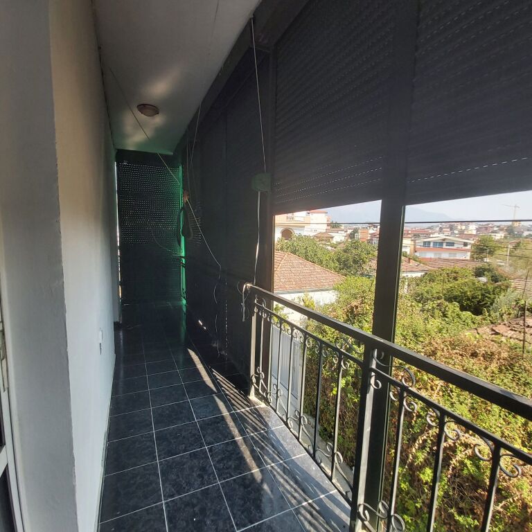 Shtepi me Qira 3+1 + Vend Parkimi - Ali Demi  Rrethrrotullimi i Shkoze, Tirane