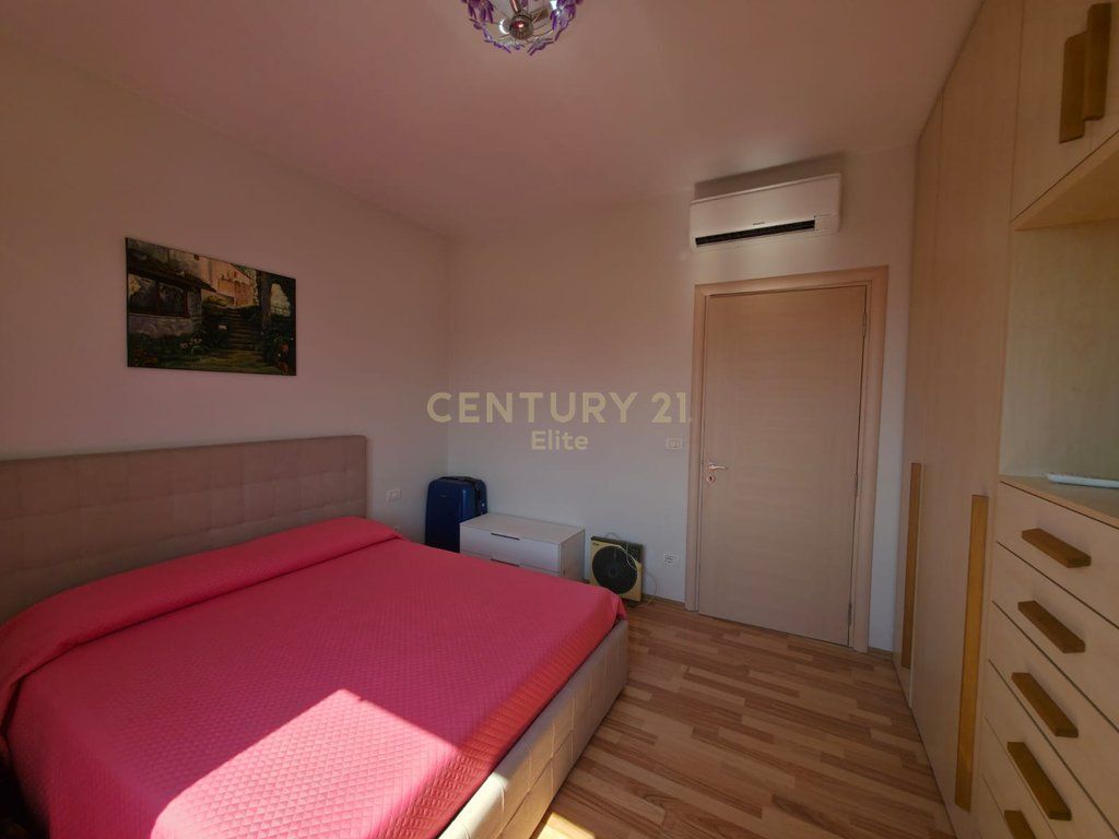 Apartament 2+1 + post parkimi me cmim ekstra me qira tek Tregu Elektrik!
