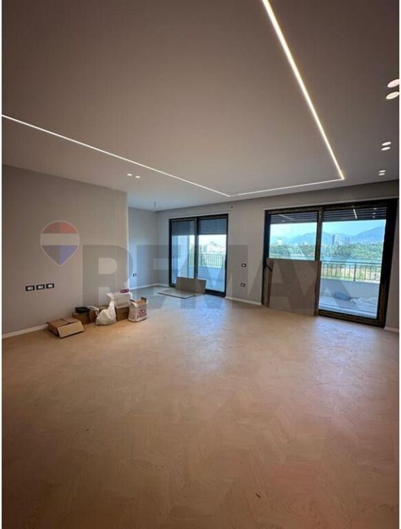 SHITET APARTAMENT 2+1+2 TEK LIQENI, PRANË RADISSON