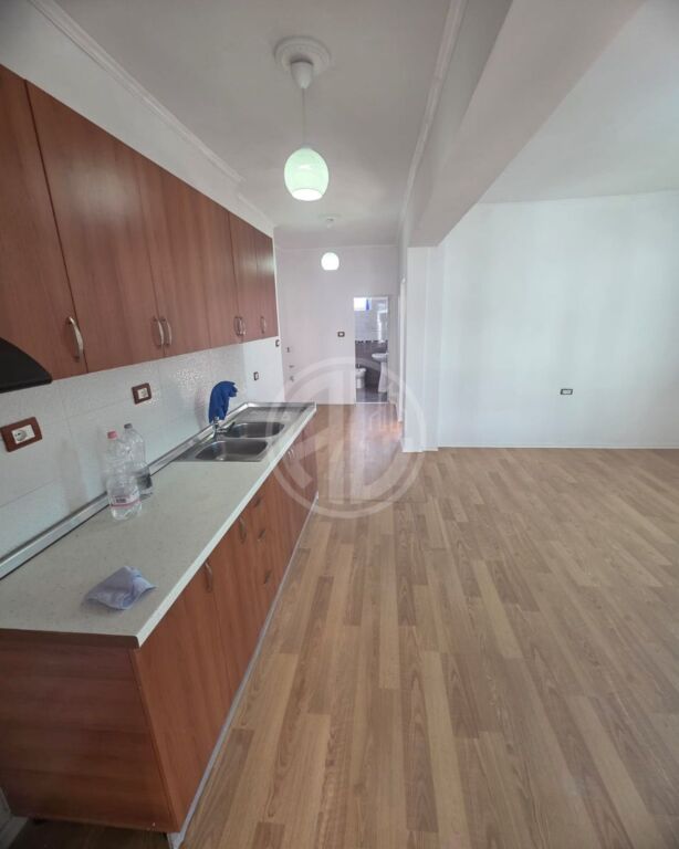 SHITET APARTAMENT 2+1 + BALLKON – PRANË SPITALIT, DURRËS