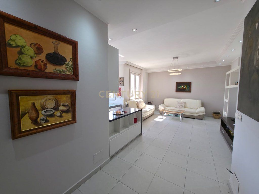 Apartament 2+1 + post parkimi me cmim ekstra me qira tek Tregu Elektrik!