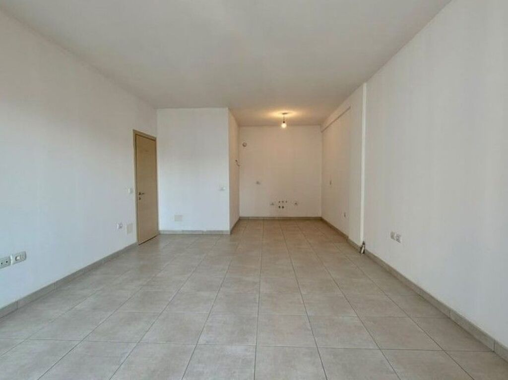 🏡 **SHITET APARTAMENT 1+1 – KINOSTUDIO, TIRANË**