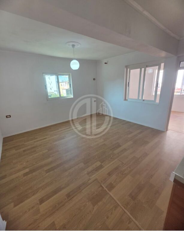 SHITET APARTAMENT 2+1 + BALLKON – PRANË SPITALIT, DURRËS