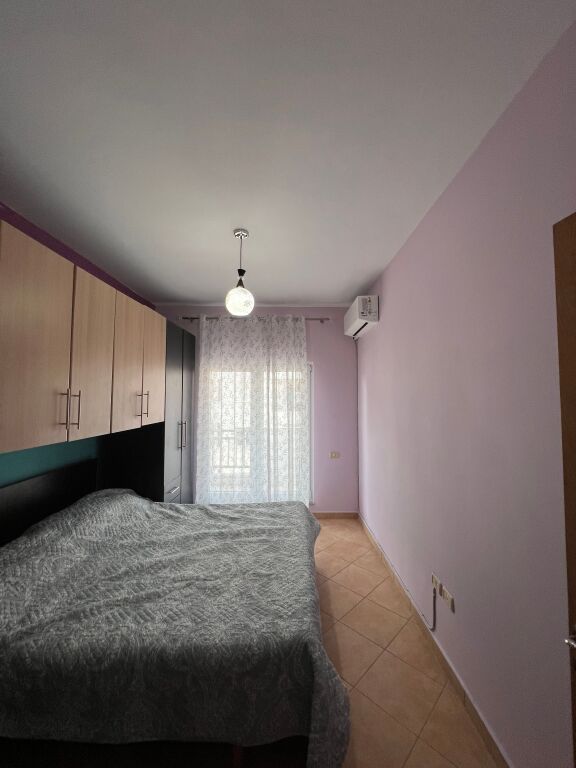 Jepet me qira 2+1+1 Astir 50.000 leke