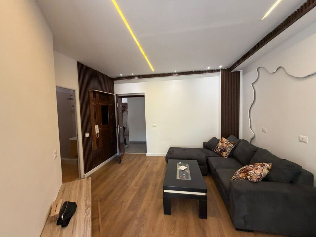 Shitet Apartament 1+1
