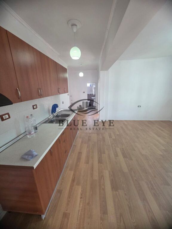 Apartament 2+1 Për Shitje prane Spitalit, Durrës!