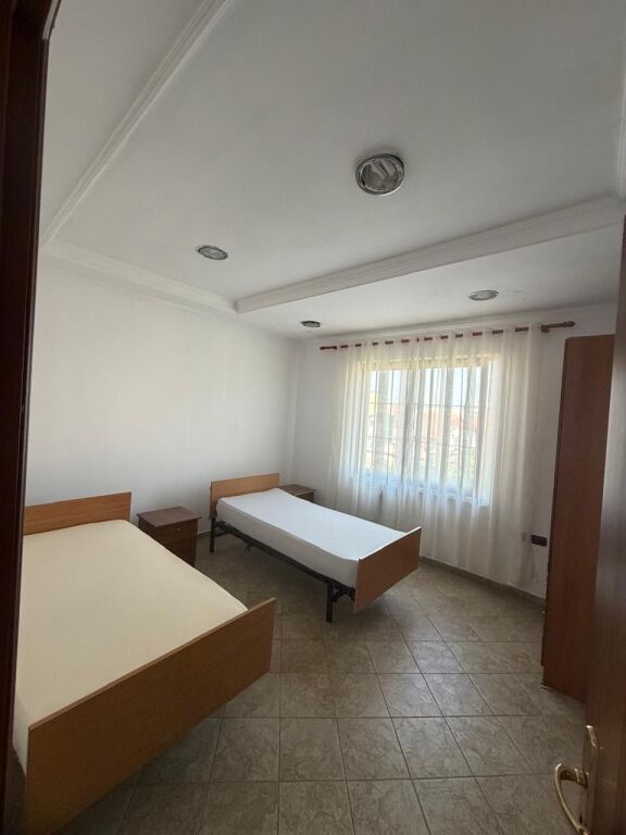 Apartament 2+1 per qera Rruga E Kavajes !
