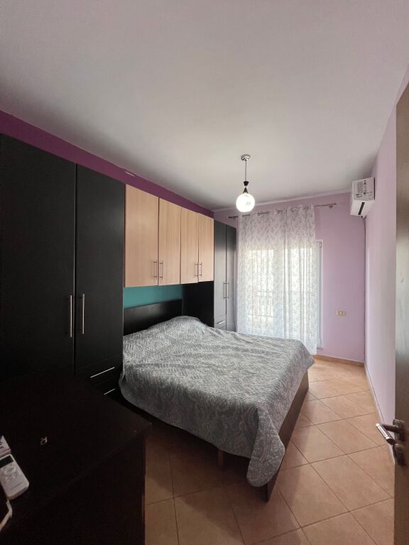 Jepet me qira 2+1+1 Astir 50.000 leke