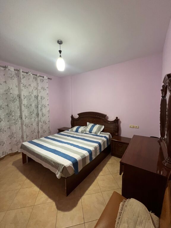 Jepet me qira 2+1+1 Astir 50.000 leke