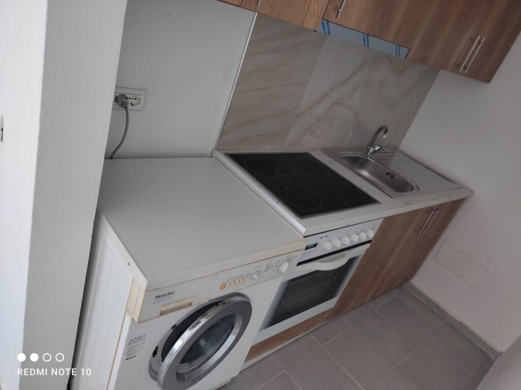 STUDIO APARTMENT 27,000 LEKE ELECTRIC MARKET