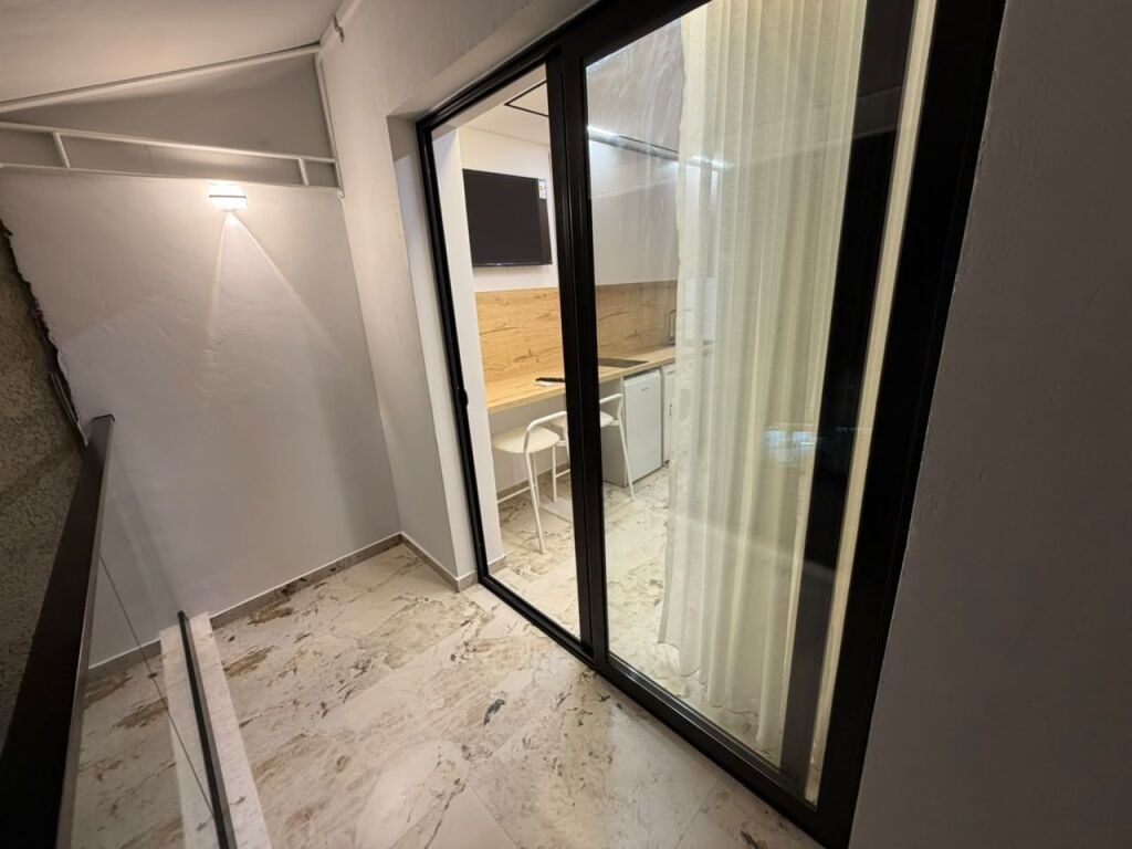 🏠 Shitet apartament 1+1 (garsoniere) 💶 Çmimi: 89,000 € 📍 Rruga “Mine Peza”, Tiranë