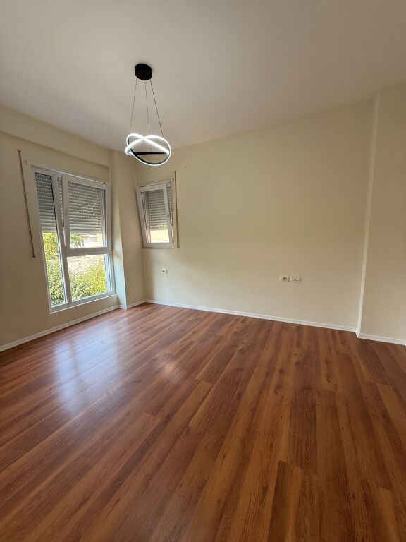 Apartament ne shitje 1+1,Shkolla e kuqe