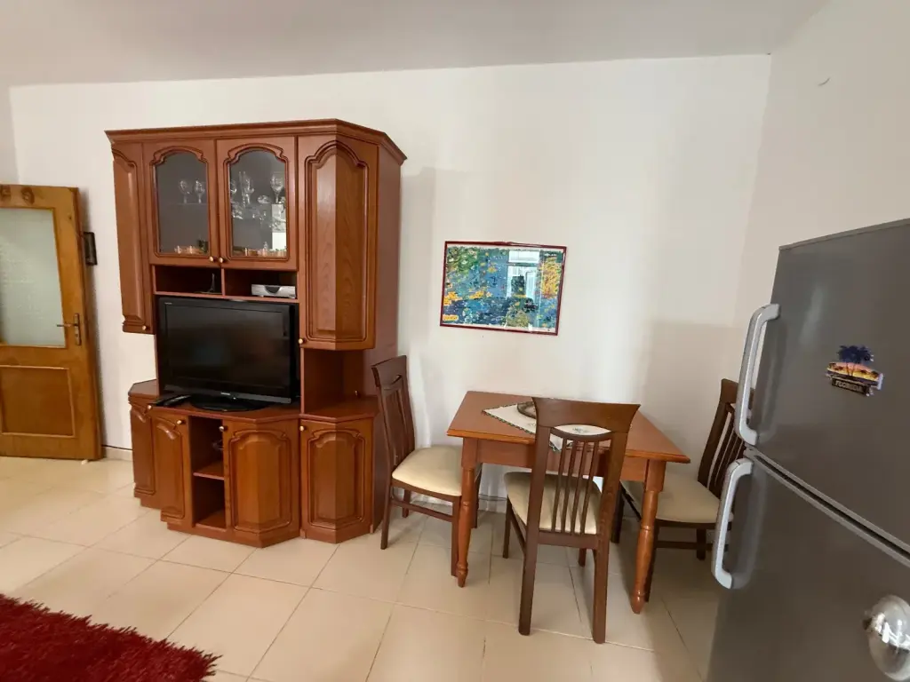 Jepet me qera apartament 1+1 te Vasil Shanto