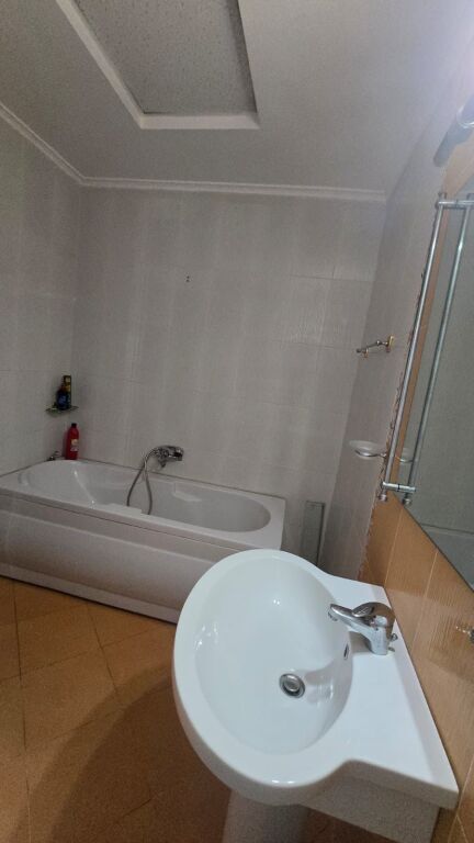 Jepet Me Qera Apartament 2+1+1 Ballkon