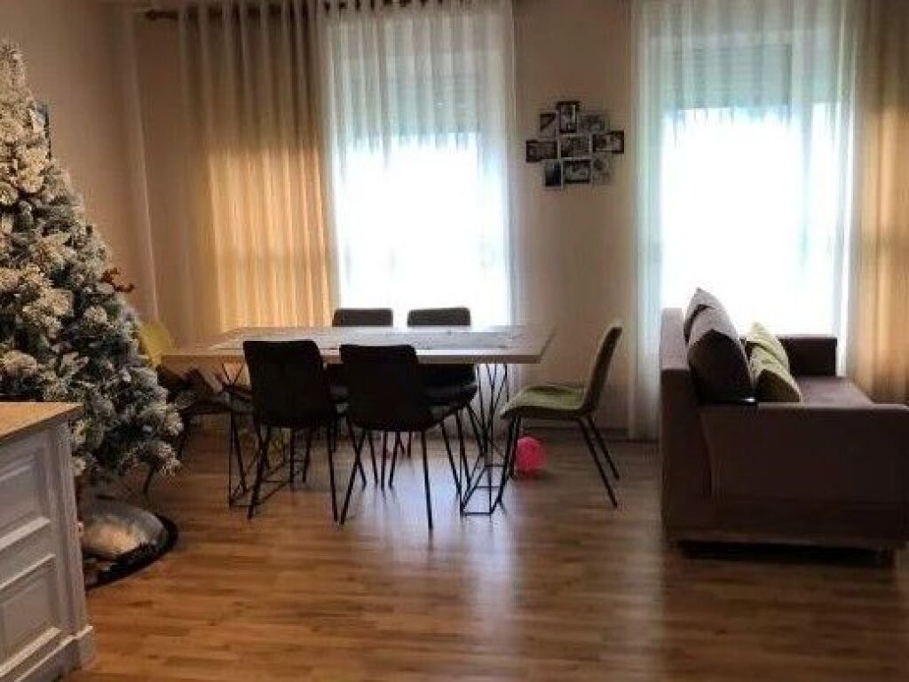 Appartamento 2+1+2 in vendita al Kompleksi Mangalem 21, Ali Demi.