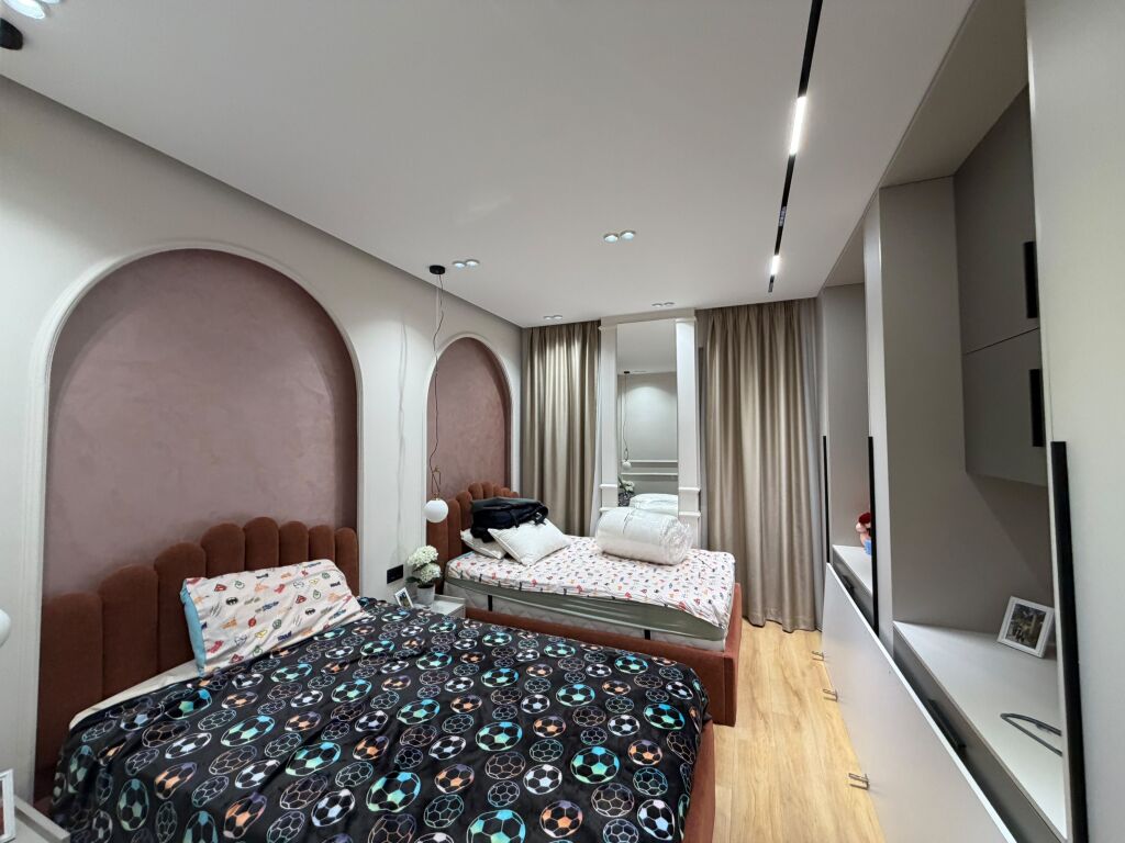 Shitet Apartament 2+1+2 + Garazhd ne Kavaje
