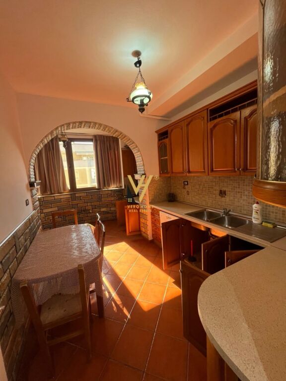JEPET APARTAMENT 3+1+2+BLK ME QERA TE BLLOKU I VILAVE, SELITE 90.000 LEKE