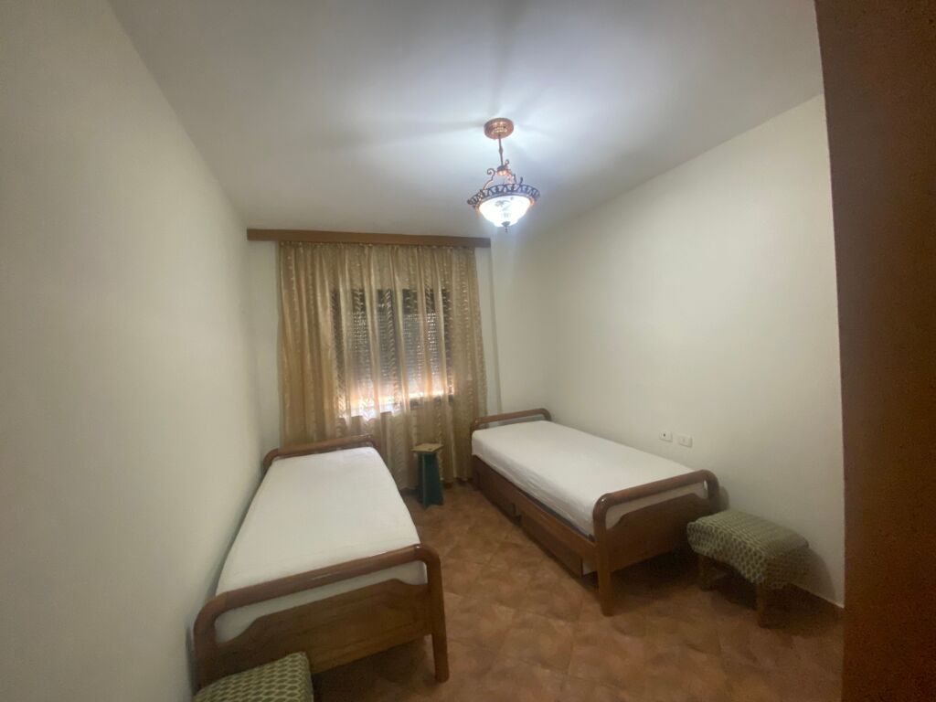 Apartament 2+1 per qera perballe me Shkollen E Bashkuar !