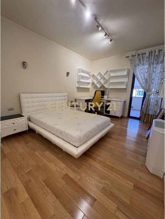 Jepet me Qera, Apartament 3+1+2+Post Parkimi, Rruga e Kosovareve