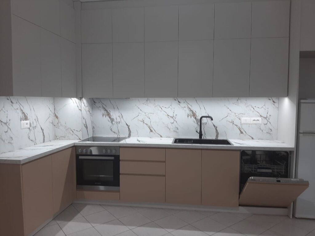 Apartament 2+1 me qera ne Astir