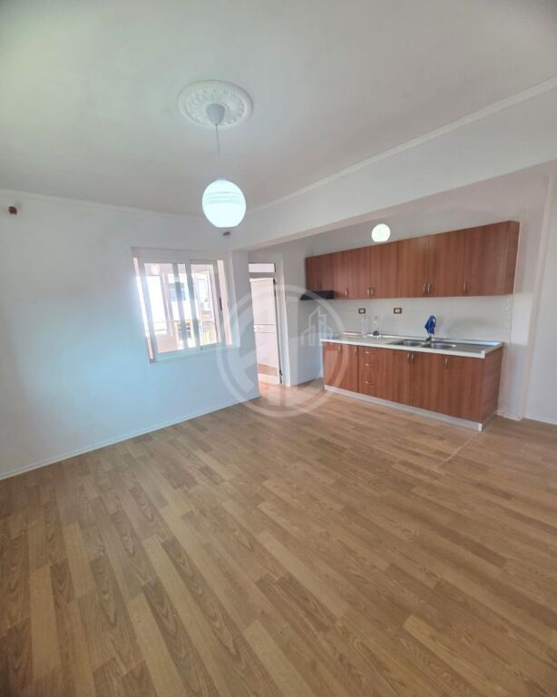 SHITET APARTAMENT 2+1 + BALLKON – PRANË SPITALIT, DURRËS