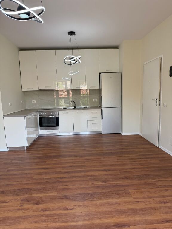 Apartament ne shitje 1+1,Shkolla e kuqe