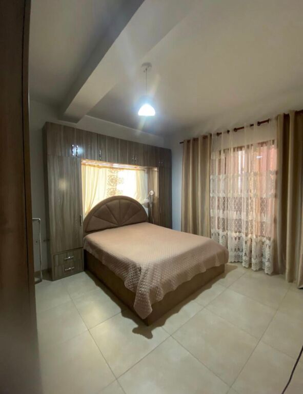 Astir, affittasi ingresso 3+1! 50.000 Lek