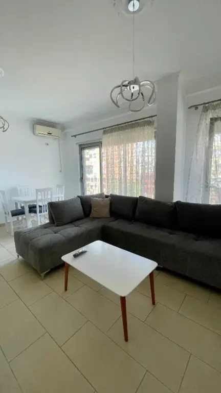 Affitto | Apartament 1 + 1 | Qender | 800 €/mese