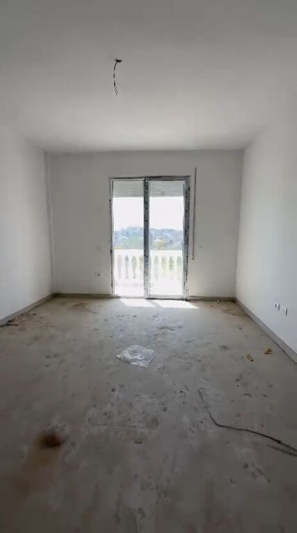 Shitet Apartament kamez 121.000€