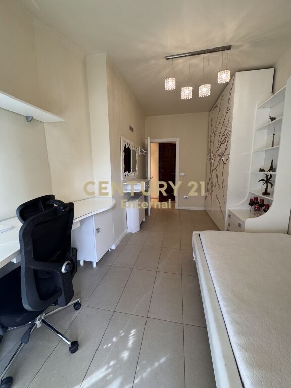 Jepet me Qera, Apartament 3+1+2+Post Parkimi, Rruga e Kosovareve