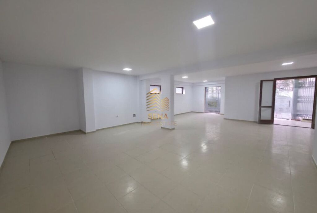 Rent, Business Space – Openspace, Dry Lake, 90,000 Leke