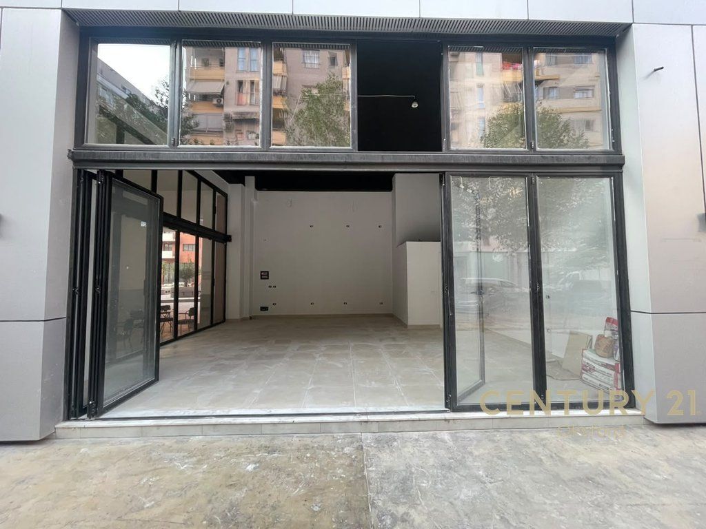 AMBIENTE COMMERCIALE IN AFFITTO A ASTIR