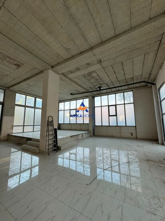 OKAZION!!! SHITET AMBIENT BIZNESI 250 M2 "LIQENI ARTIFICIAL" CMIMI I DISKUTUESHEM