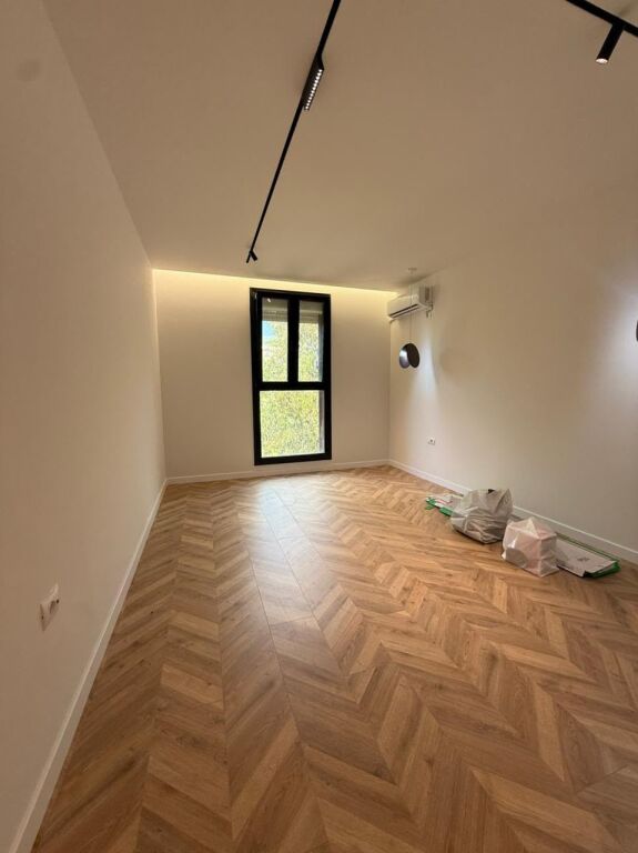 2+1+2 apartment for sale in Shkozë