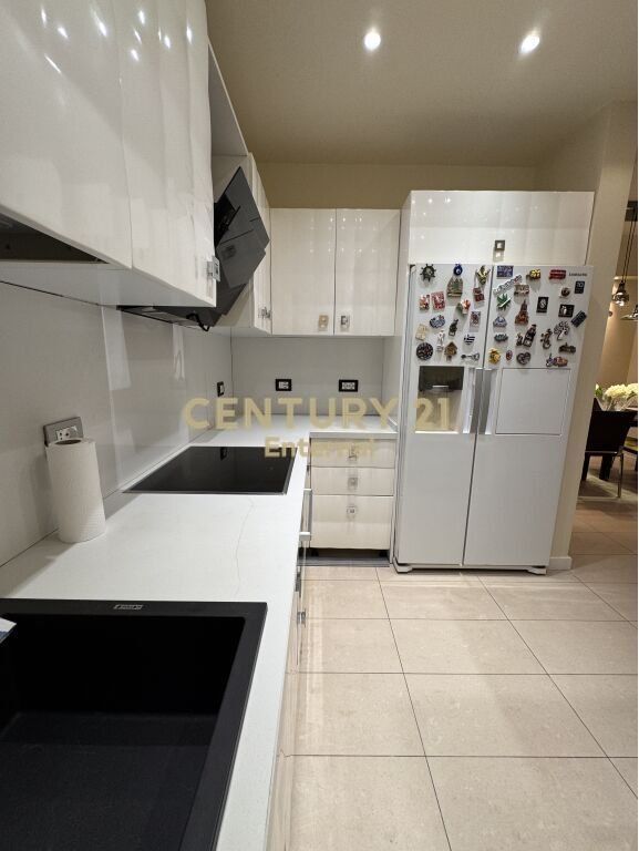Appartamento 3+1+2 + Posto Auto in affitto in Via dei Kosovari 1.500 € /Mese