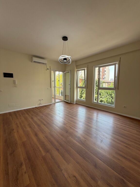Apartament ne shitje 1+1,Shkolla e kuqe