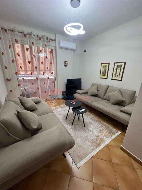 Appartamento 1+1 in affitto a Bllok a Tirana