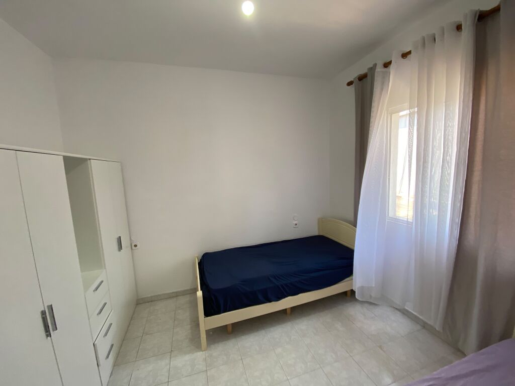 Shtepi me Qira 3+1 + Vend Parkimi - Ali Demi  Rrethrrotullimi i Shkoze, Tirane
