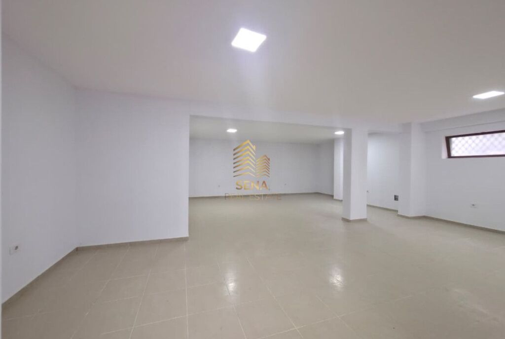 Rent, Business Space – Openspace, Dry Lake, 90,000 Leke