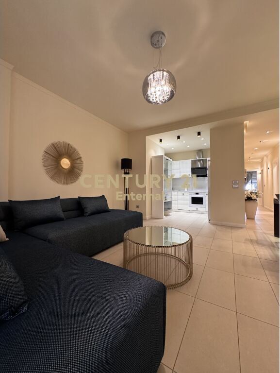 Jepet me Qera, Apartament 3+1+2+Post Parkimi, Rruga e Kosovareve
