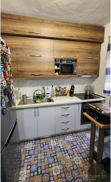 Shitet Apartament 1+1 prane Pazarit te ri, Tiranë 52 m²