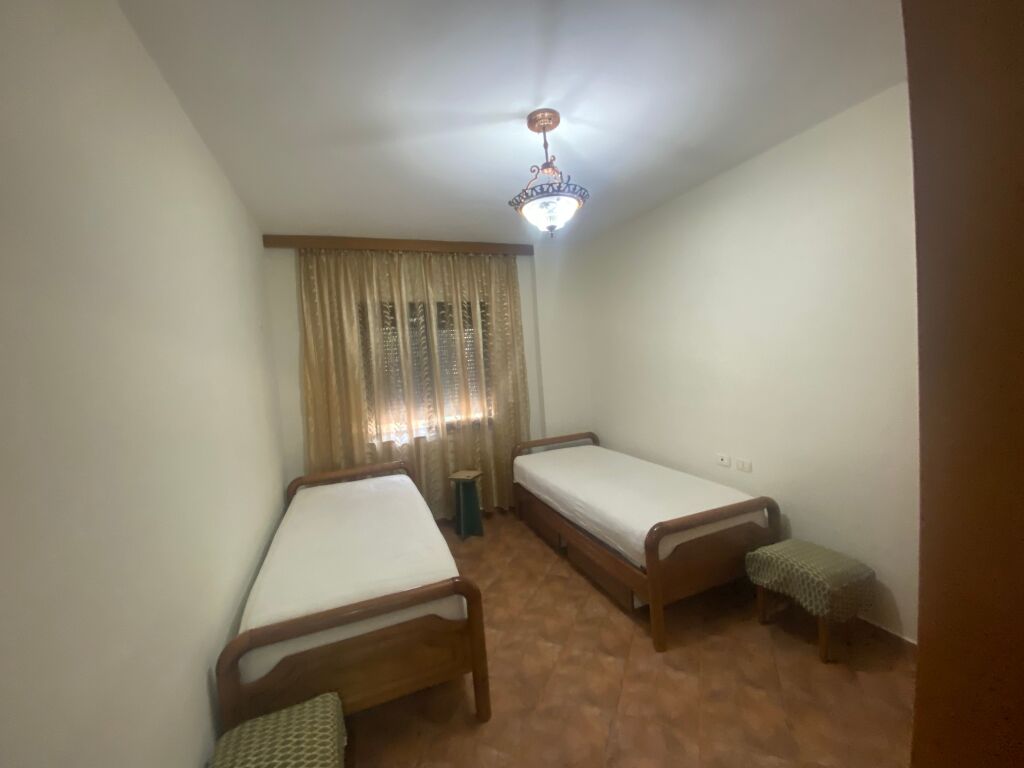 Apartament 2+1 per qera perballe me Shkollen E Bashkuar !